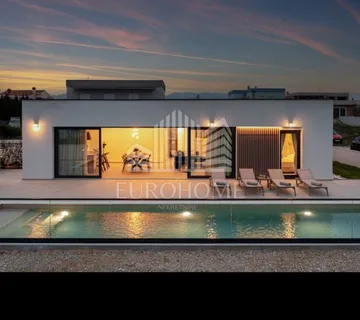 LUKSUZNA VILA ZA NAJAM, Vrsi, Mulo, 127.00 m2  - cover