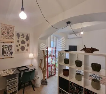 Moderan stan u centru Zagreba – mirna ulica, odmah useljiv - cover