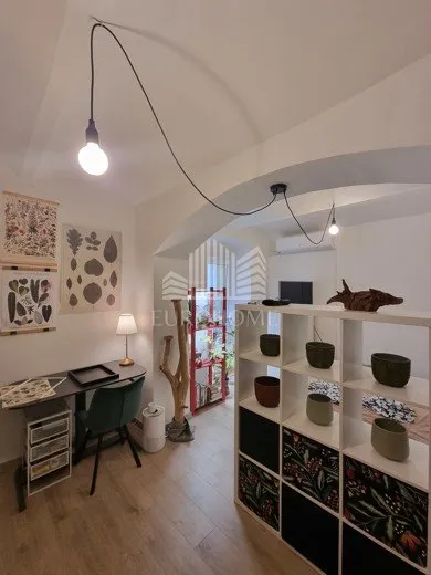 Moderan stan u centru Zagreba – mirna ulica, odmah useljiv - cover