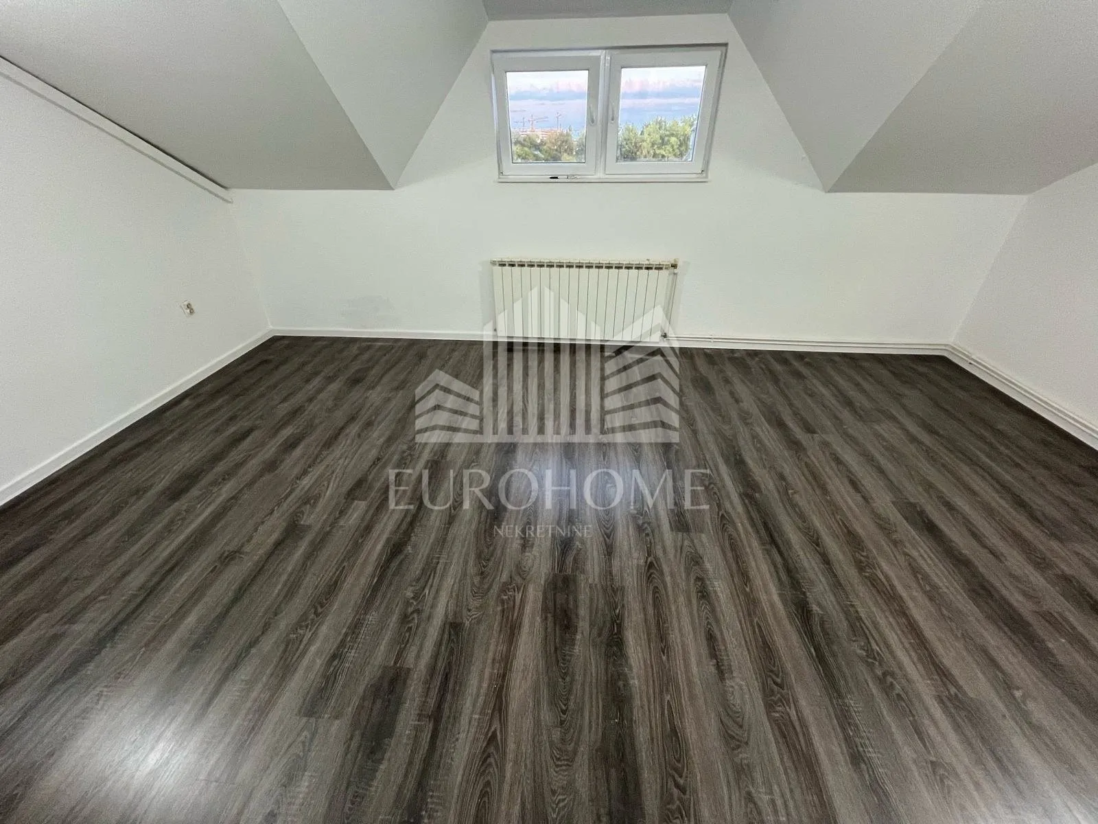 PRILIKA! 2.269€/m2 Trosoban stan 70.49m2  - cover