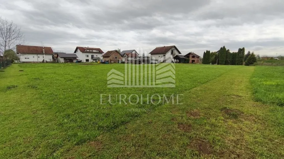 GRAĐEVINSKO ZEMLJIŠTE 4000 m2  - cover