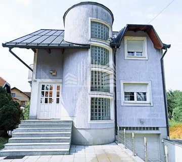 Prostrana obiteljska kuća u mirnoj ulici +dodatna parcela sa započetom gradnjom,495.000€ - cover