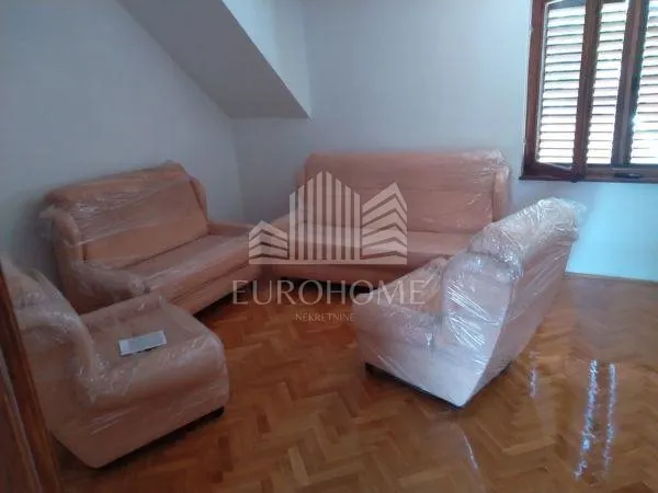 Jednosobni stan 31 m² s dvorištem i parkingom – Trnje (Kruge) - cover