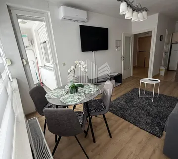 Kompletno namješten 2s stan preko puta Arena centra - cover