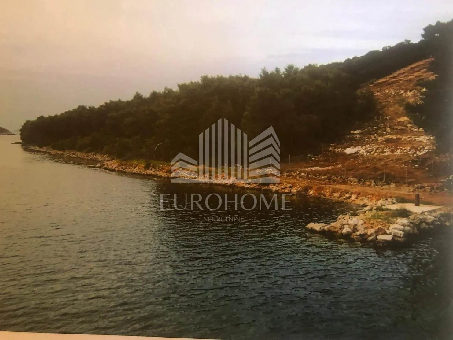  EKSKLUZIVNA PRODAJA ZEMLJIŠTA NA DUGOM OTOKU – BRBINJ, blizina trajektnog pristaništa, 5556m2 - cover