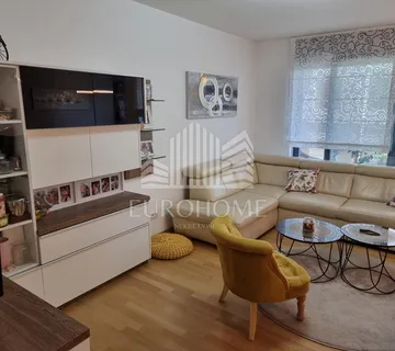 Luksuzno opremljen stan 128m2 u centru - cover