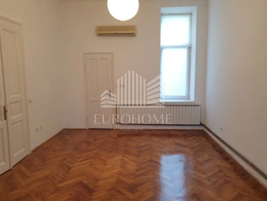 Donji grad, četverosoban stan u obnovljenoj zgradi, 120 m2 - cover