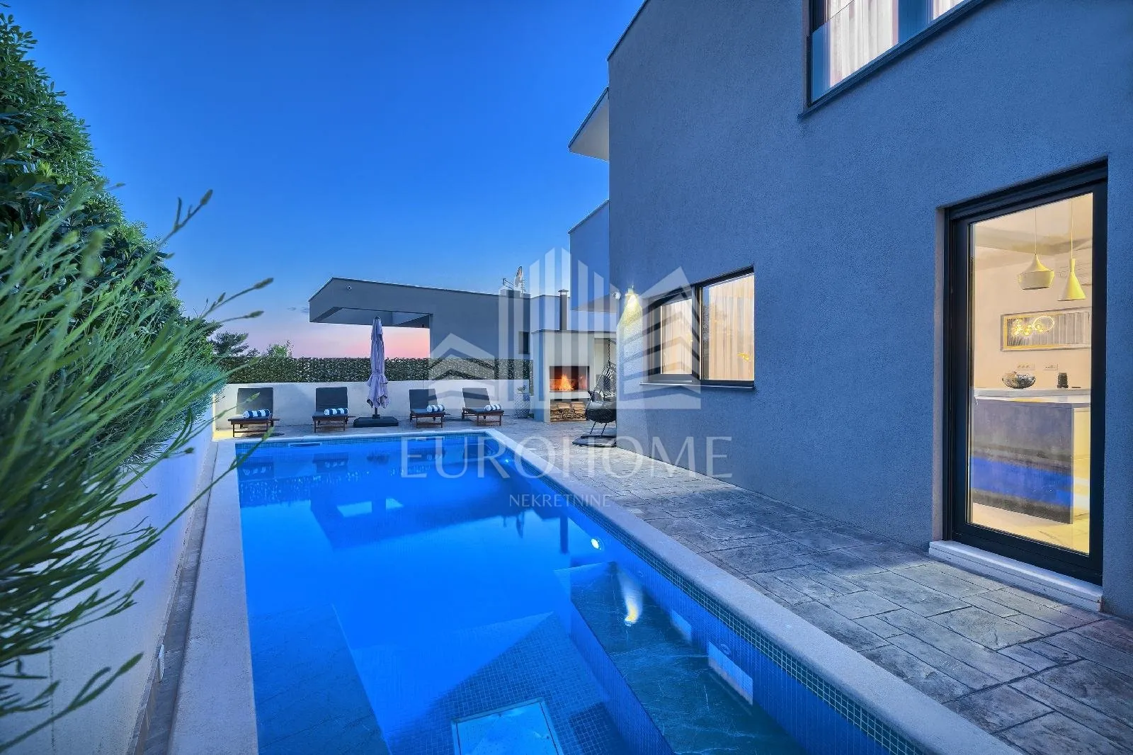 Split, Strožanac, Villa u privatnom elitnom kompleksu, bazen, garaža, 350m2 - cover