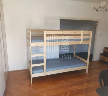 Kuća Kaštela (Kaštel Lukšić), 240m2, 7-sobna najam za radnike - cover