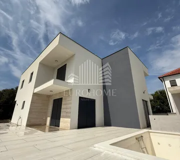 ZATON, PREKRASNA KUĆA S BAZENOM (115 m2) + PROSTRANA OKUĆNICA (250 m2) - cover