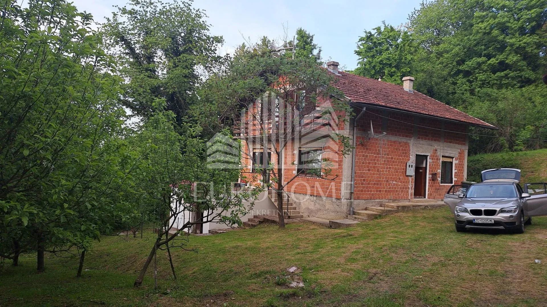 Kuća u šumi s voćnjakom i 2 izvora vode, 4.800 m² okućnice – mir i tišina - cover