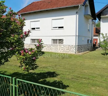 Dvije kuće na jednoj parceli – idealno za dvije obitelji ili poslovnu namjenu - cover