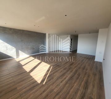 Zadar, Bulevar, kompletno renoviran stan, 99m2,2575€/m2 -  - cover