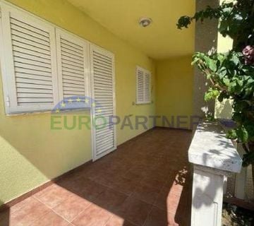 Apartmanska kuća sa 3 apartmana od 150 m2, Privlaka Zadar - cover