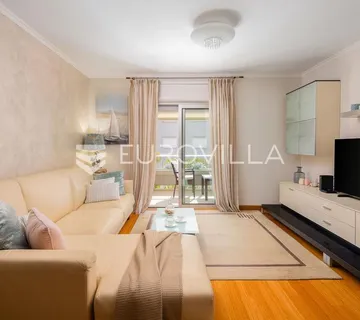 Split, Firule, luksuzan dvosoban stan 82m2, parking, do 1.6.2026.