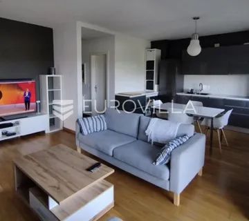 Zagreb, Maksimir, trosoban stan 87 m² s terasom i parkirnim mjestom