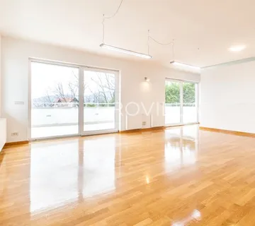Zagreb, Gajnice, dvoetažna kuća novije gradnje s tri stana, površine 453 m², vrtom i garažom - Vrapče