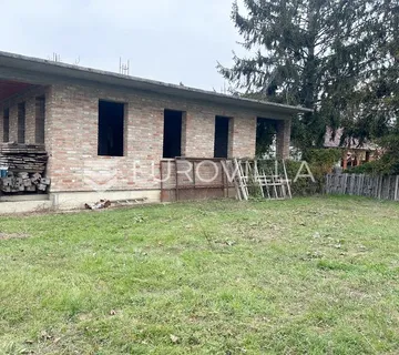 Vinkovci, Zalužje, roh bau vikendica 297,89 m² na zemljištu površine 6263 m² - cover
