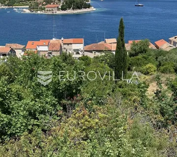 Vis, iznimno atraktivno građevinsko zemljište na top lokaciji s pogledom na cijelu Višku uvalu