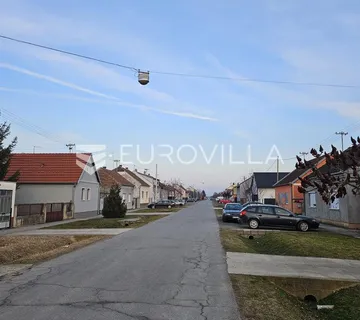 Čepin, Centar, dvojna kuća za rušenje na zemljištu od 2679 m², izlaz na dvije ulice - cover