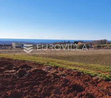 Istra, Poreč okolica – zemljište 1019 m2 s pogledom na more i građevinskom dozvolom - Kaštelir, Kaštelir - Labinci