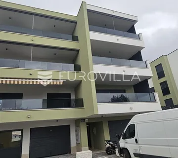 Makarska, jednosoban stan, 2. kat, 58,3 m², s pogledom na more - cover