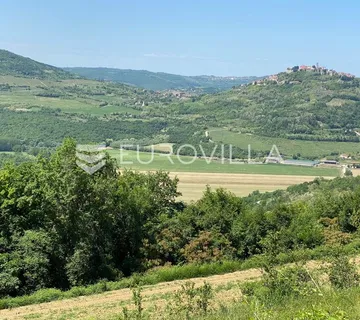 Istra, Motovun, građevinsko zemljište s pogledom na Motovun - Sveti Bartol, Motovun
