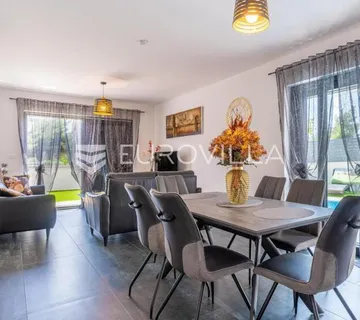 Medulin, Medulin - moderni i namješteni trosobni stan u novogradnji u prizemlju s bazenom, 107 m2 - cover