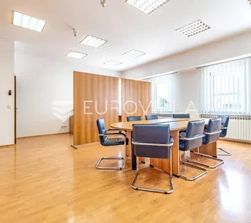Zagreb, Savica, Šanci, poslovna zgrada uredsko skladišne namjene 280 m²