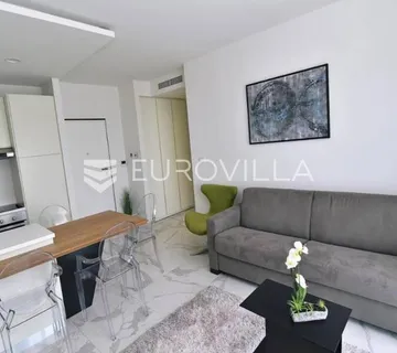Opatija, Centar, moderno uređen dvosoban stan NKP 45 m2 - cover