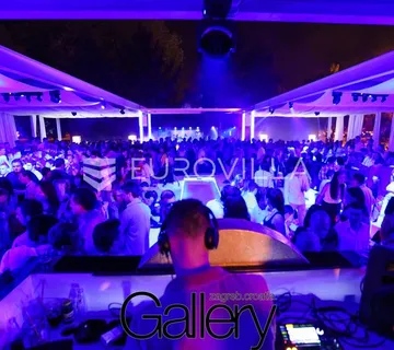 Zagreb, Gallery club na Jarunskom jezeru - cover