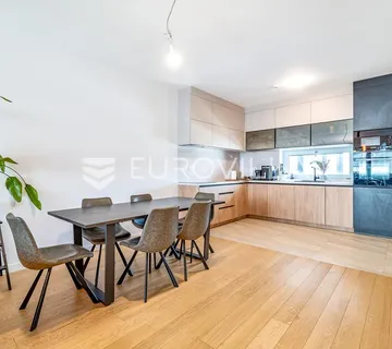 Zagreb, VMD Heinzelova, novogradnja, četverosoban stan 114 m², dva garažna parkirna mjesta