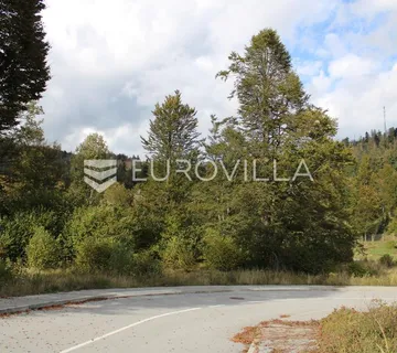Fužine, predivan ravan teren 946 m², blizini jezera Bajer