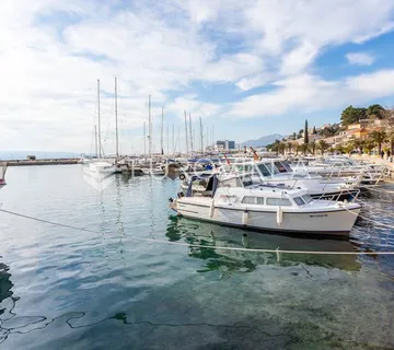 Baška Voda, kuća na osami s bazenom