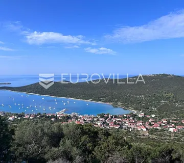 Zadar, otok Ist, građevinsko zemljište prvi red uz more