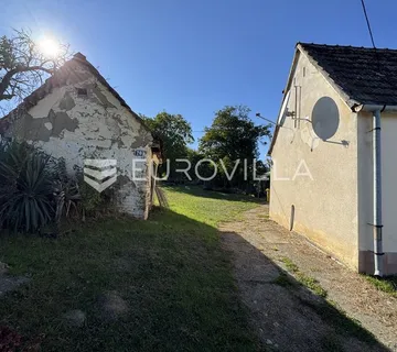 Mandićevac, kuća 145 m2 za adaptaciju na zemljištu od 1341 m2