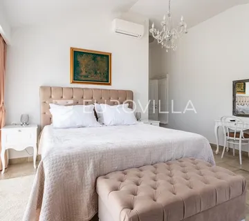 Mimice, jedinstvena vila s idiličnom okućnicom i bazenom - Mimice, Omiš