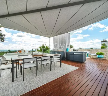 Zagreb, Jelenovac, luksuzan trosobni penthouse s ekskluzivnom terasom, 187 m²