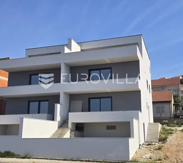 Šibenik, Crnica, NOVOGRADNJA, trosoban, dvoetažan stan, 166,34 m²