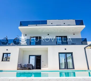 Zadar, Maslenica, luksuzna villa kraj mora - cover