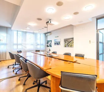 Zagreb, Folnegovićevo naselje, poslovni prostor uredske namjene 656 m² na 3. katu poslovne zgrade
