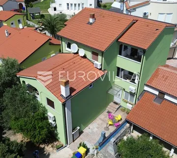 Istra, Medulin, apartmanska kuća sa tri stana na mirnoj lokaciji