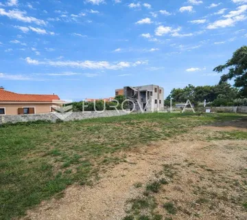 Zadar, Vrsi Mulo, građevisnko zemljište s velikim potencijalom, 250 m od mora