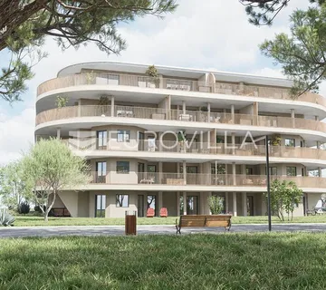 Istra, Umag, ekskluzivan stan s vrtom od 256 m², S009