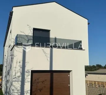 Istra, Svetvinčenat, kuća s garažom i bazenom, novogradnja - cover