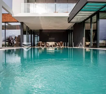 Istra, okolica Pule, novogradnja vrhunska Villa s bazenom 460 m do mora - Ližnjan