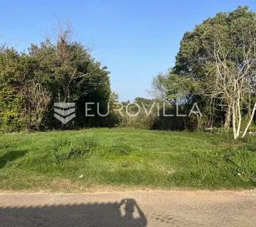 Istra, Barban - građevinsko zemljište s projektom i dozvolom, 784 m2