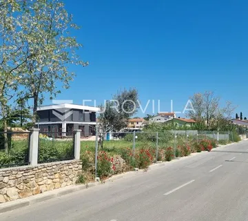 Istra, Pula, moderna vila s infinity bazenom, 1 km od mora, mirna lokacija - cover