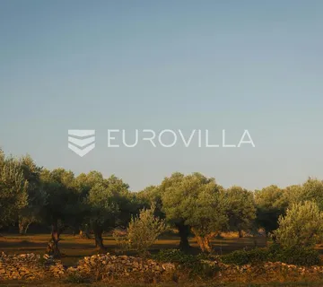 Istra, Labin, atraktivno građevinsko zemljište s projektom za obiteljsku kuću