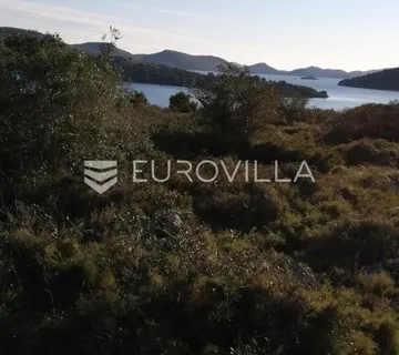 Telašćica, poljoprivredno zemljište s pogledom na more - cover